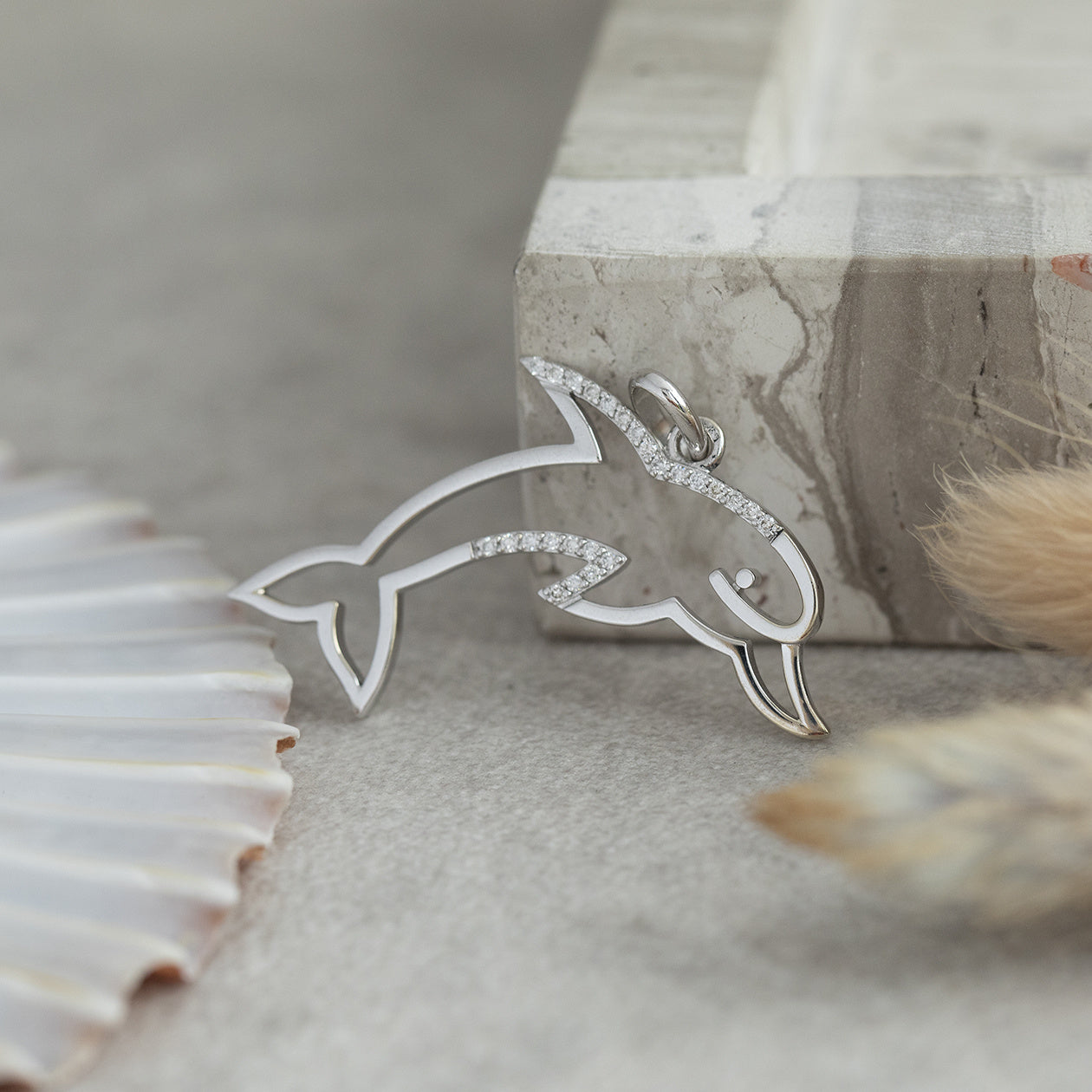 White gold dolphin pendant with diamond 14 kt