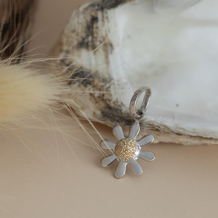 Bicolour gold flower pendant 18 karat