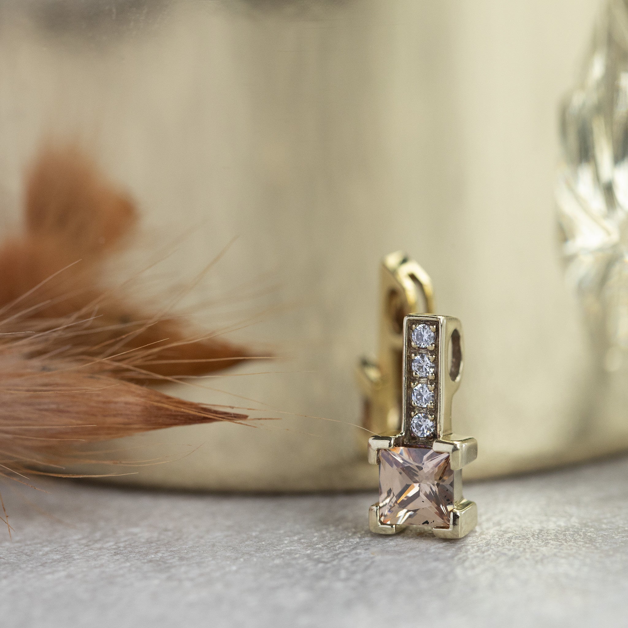 Golden pendant with glass and zirconia 14 kt