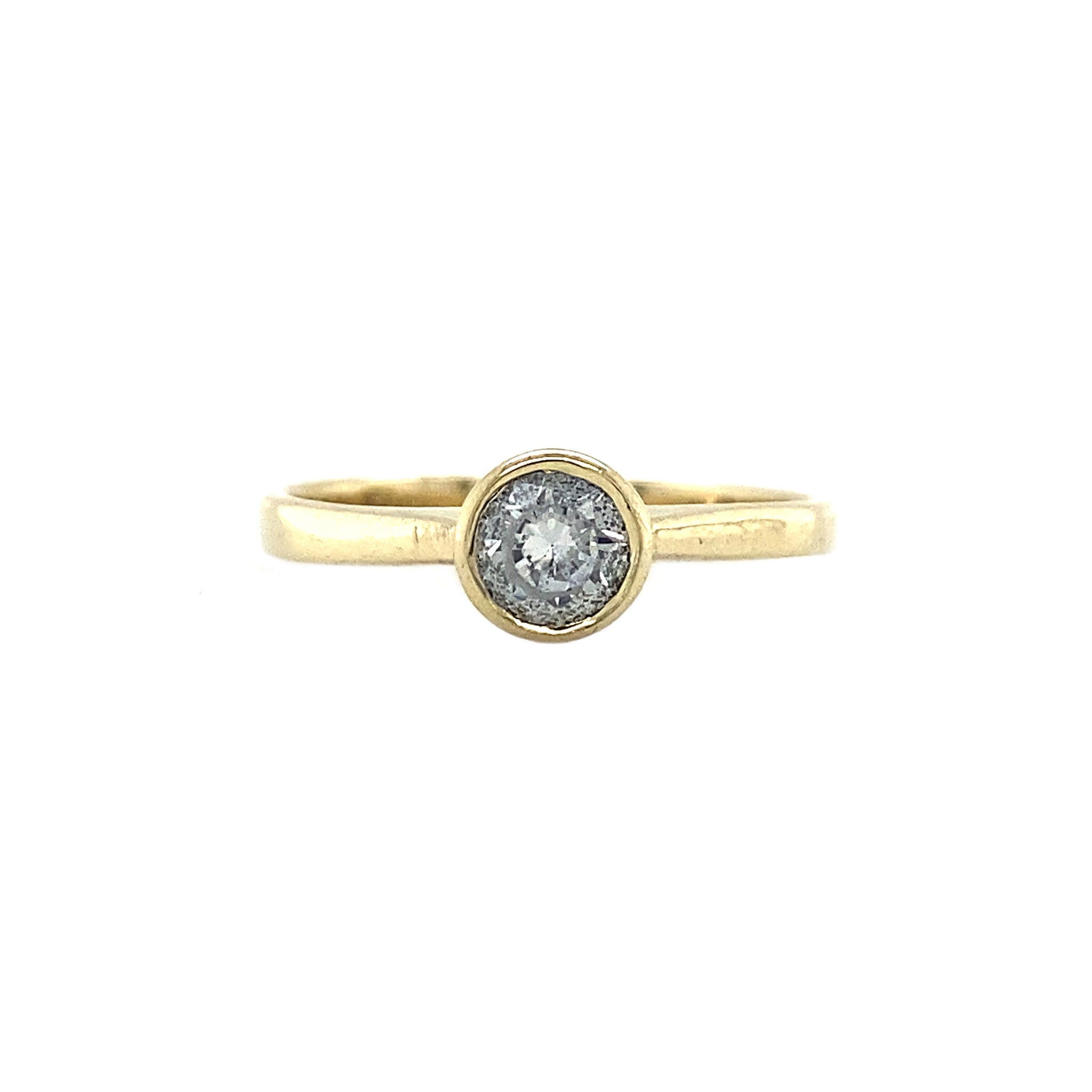 Gold solitaire ring with zirconia 14 kt