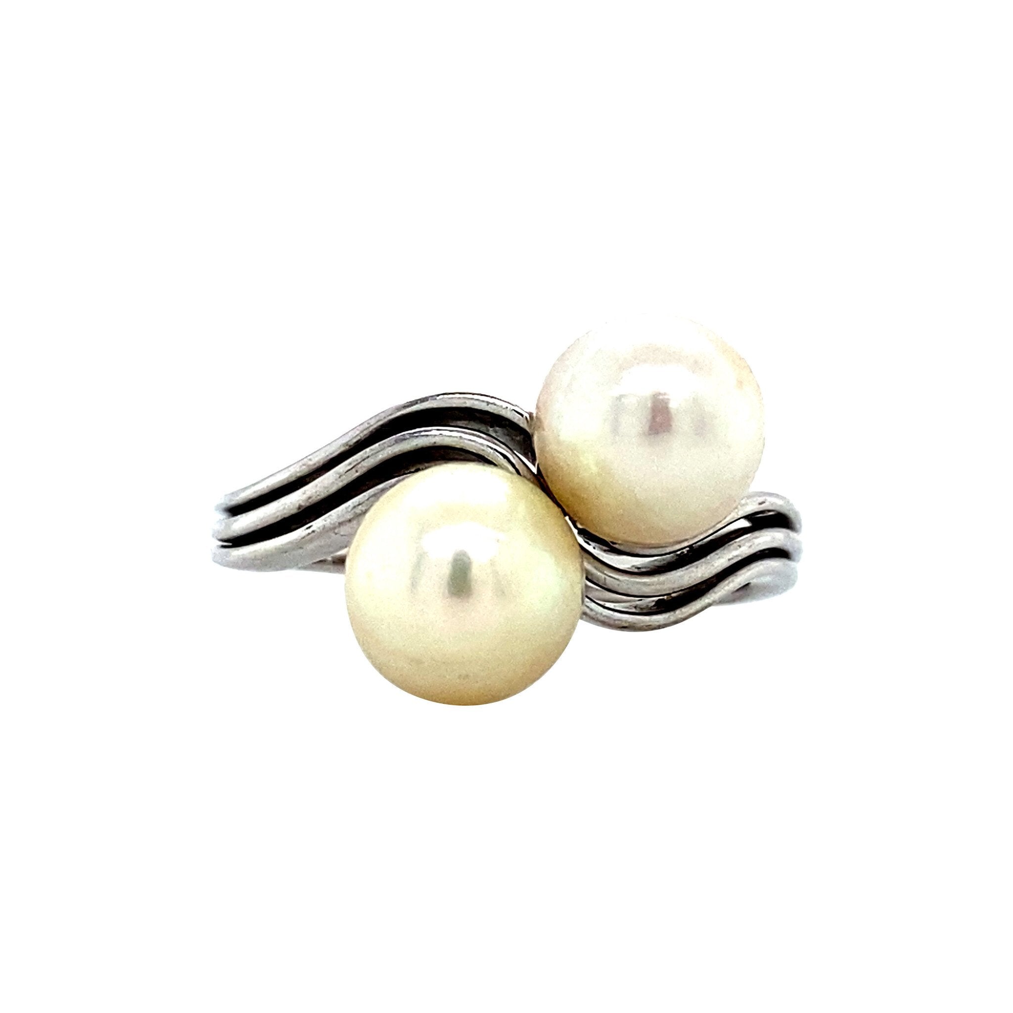 White gold ring with pearl 14 karat
