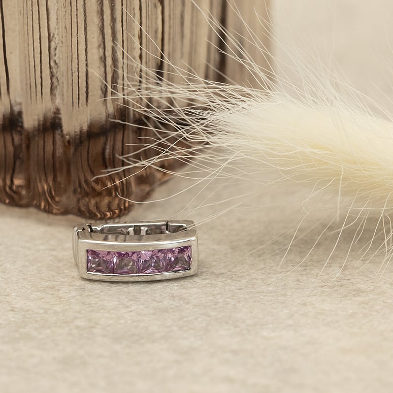 Witgouden cliphanger met roze saffier 18 karaat