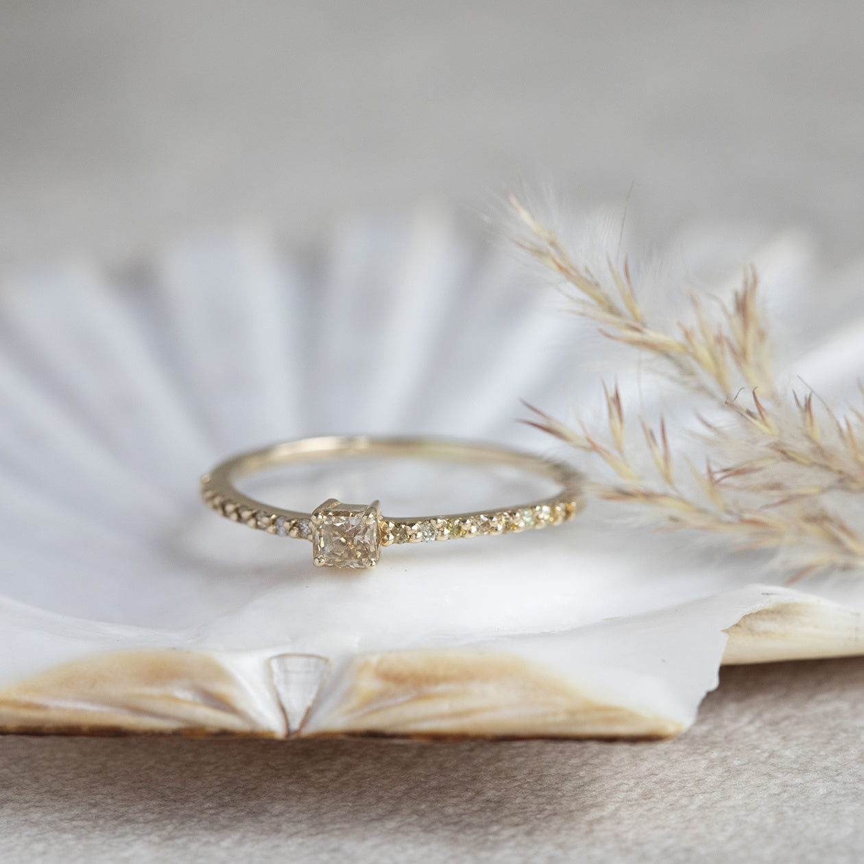 Gouden ring met diamant 14 krt