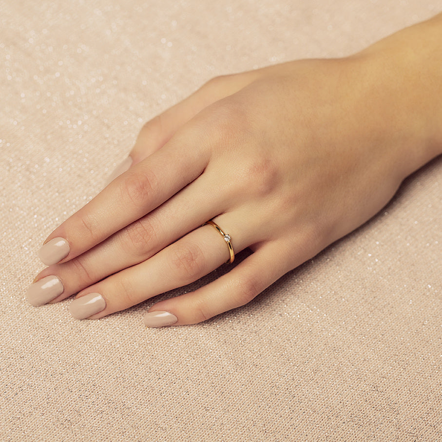 Gold solitaire ring with diamond 14 kt
