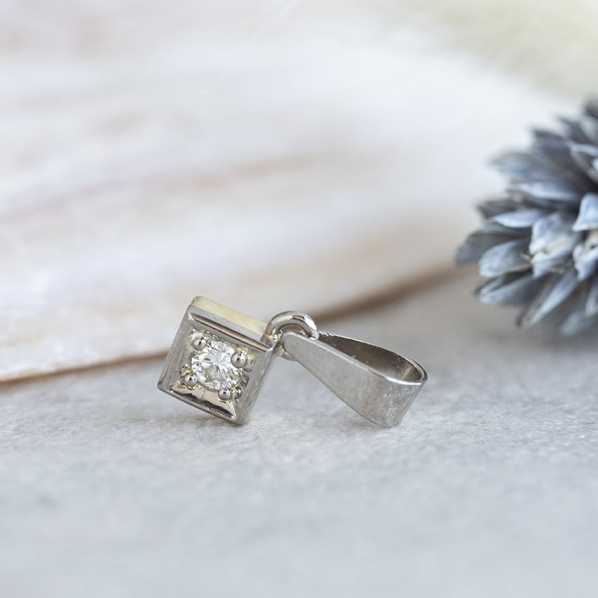 Gold pendant with diamond 14 karat