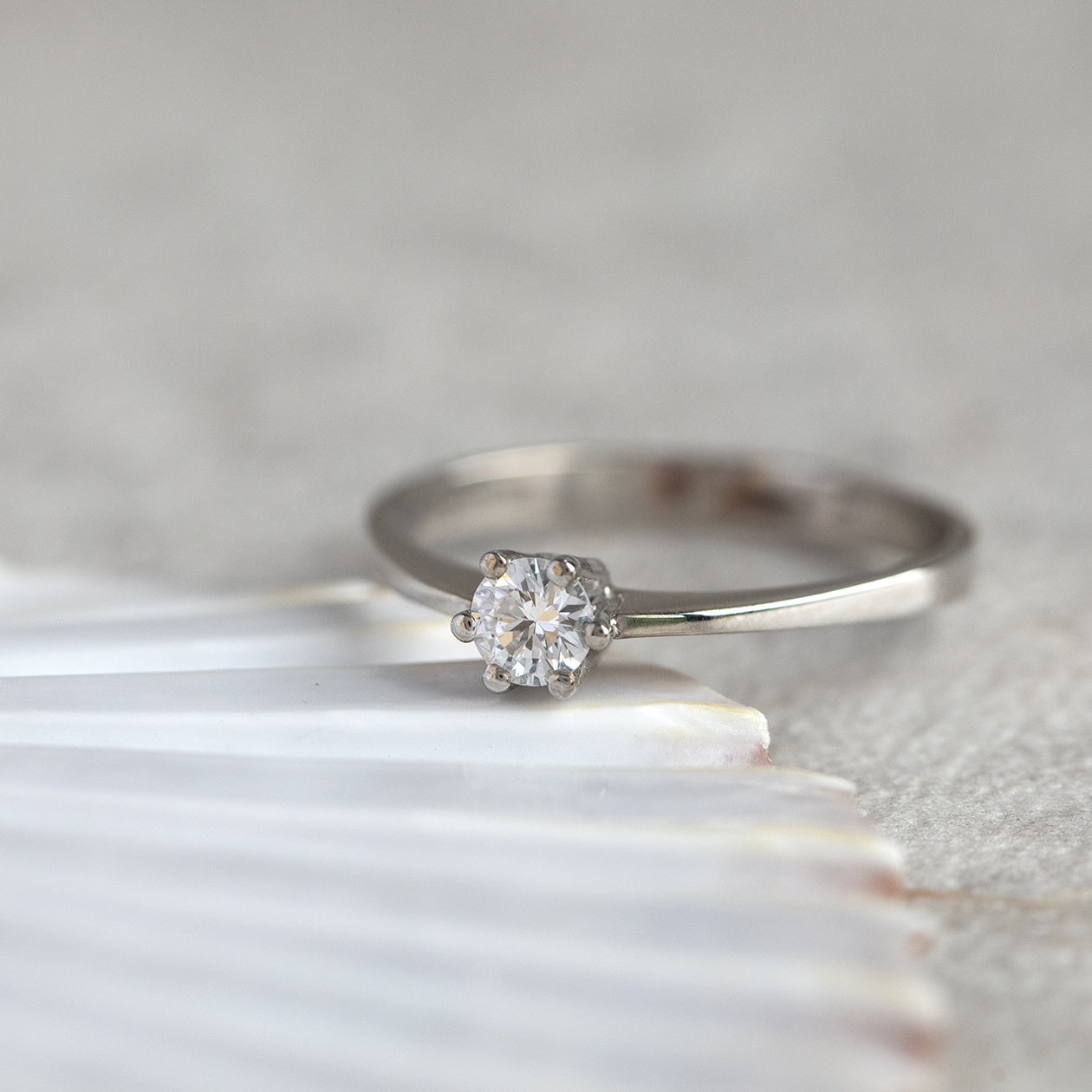 Witgouden solitair ring met diamant 14 krt