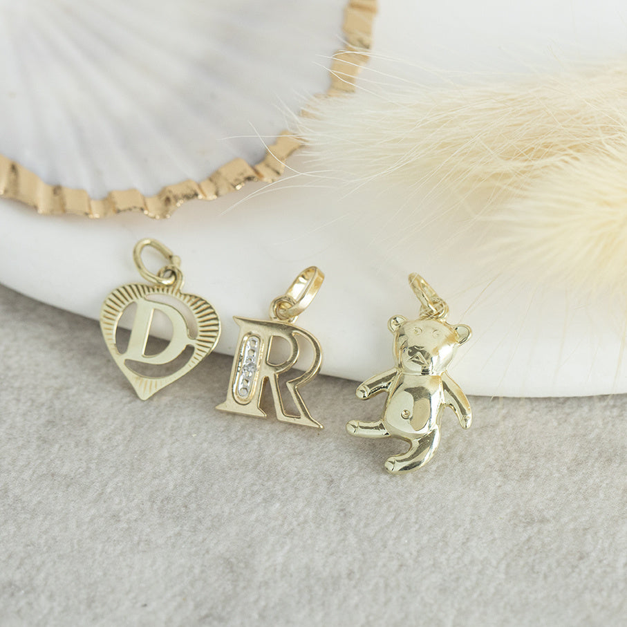 Gold pendant letter R Jeunesse 14 karat