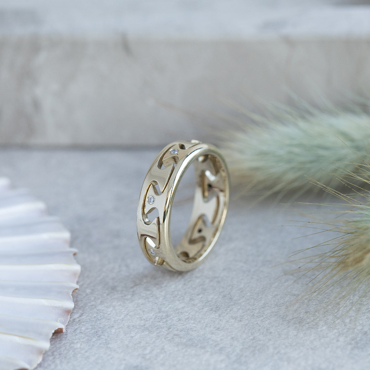 Gold ring with diamond 14 karat