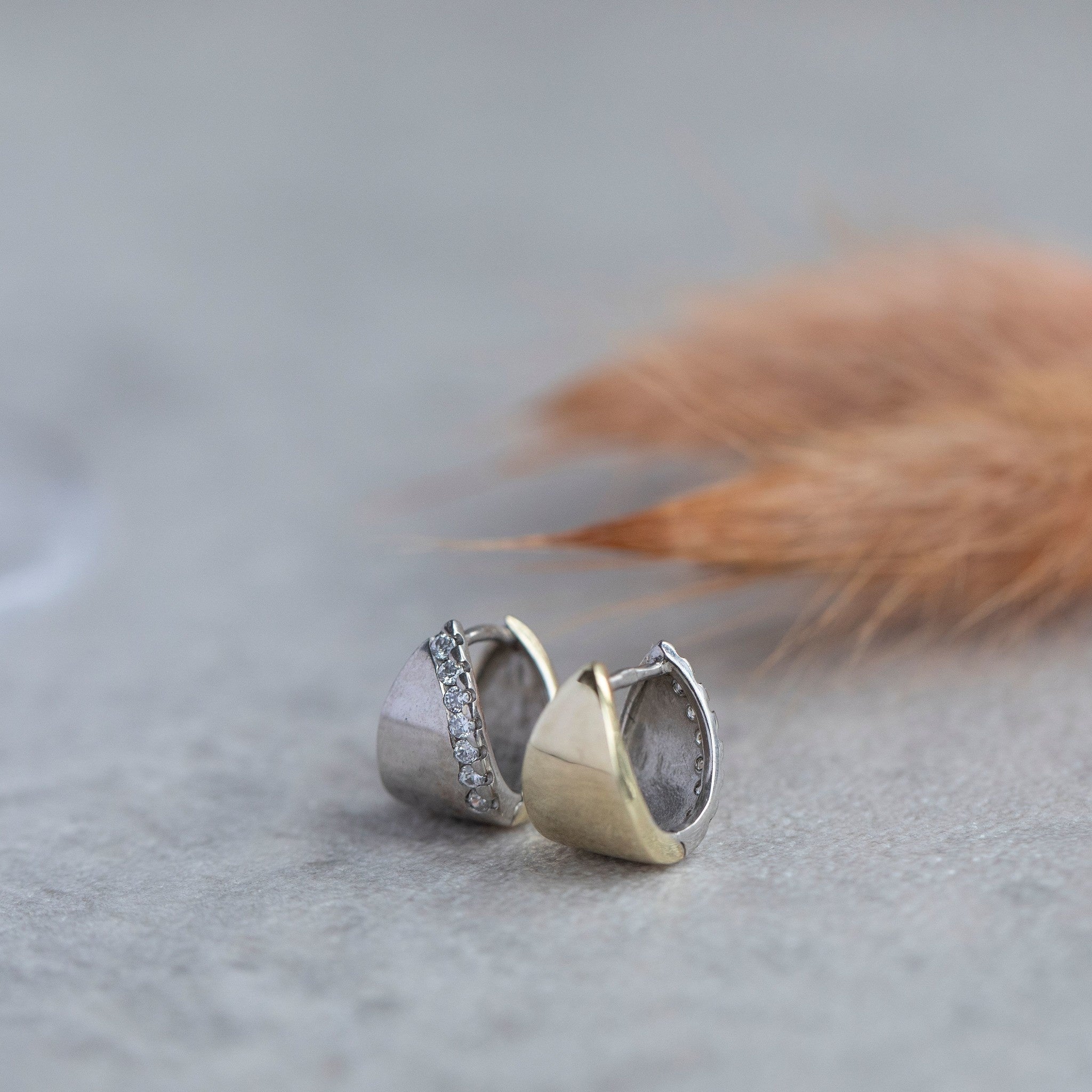 Bicolour gold hoop earrings with zirconia 14 kt