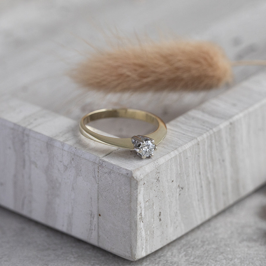 Gouden solitair ring met diamant 14 krt