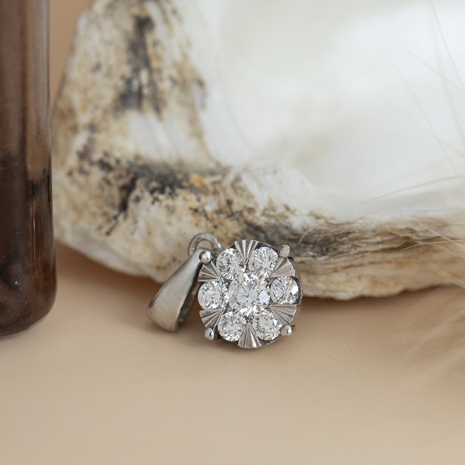 White gold entourage pendant with diamond 14 karat