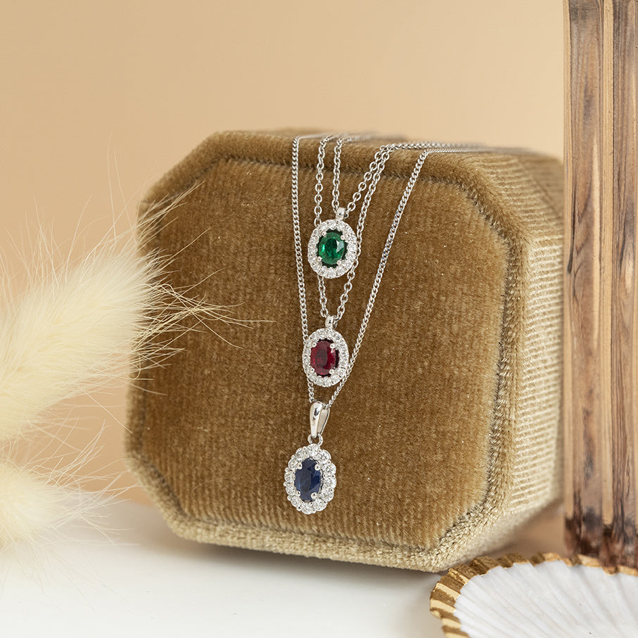 White gold entourage necklace with ruby and diamond 14 kt