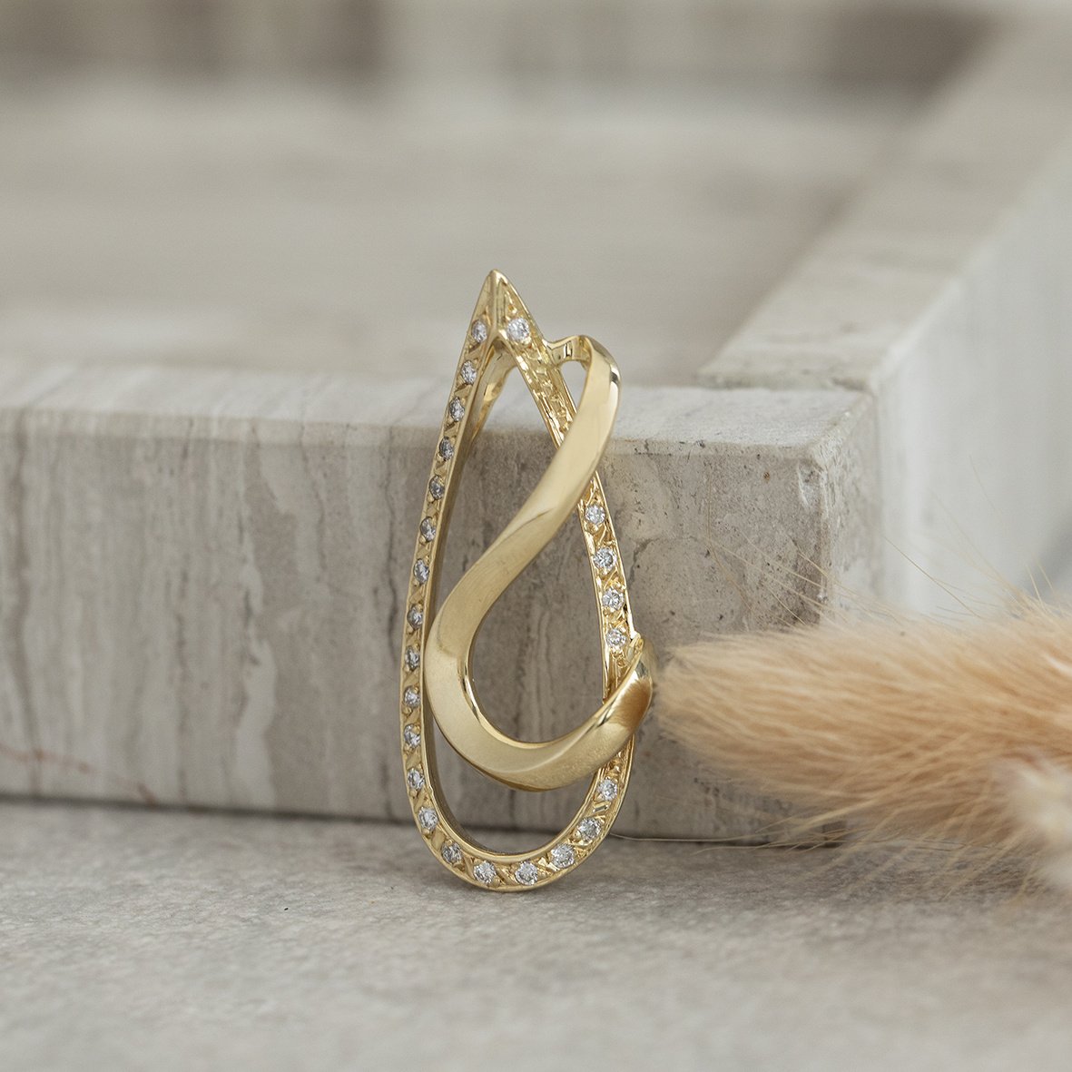 Gold pendant with diamond 18 karat