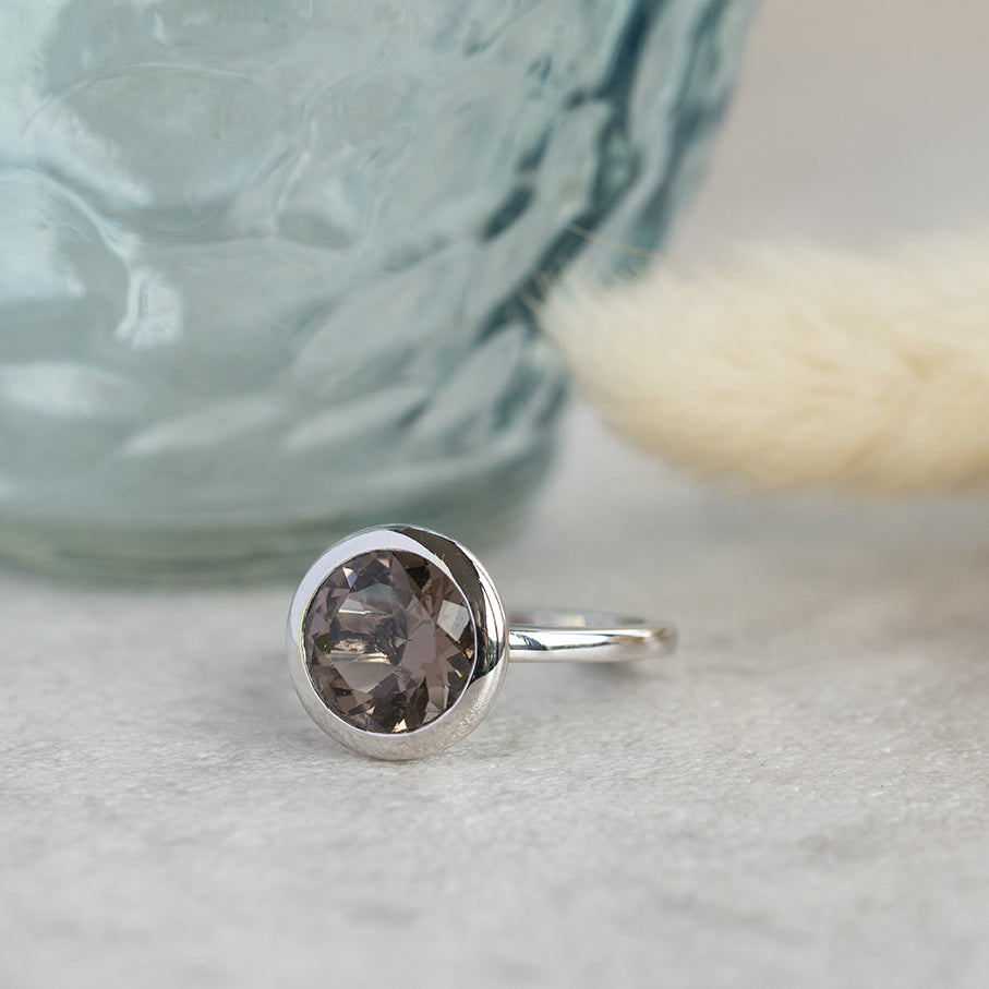 White gold ring with smoky quartz 18 kt