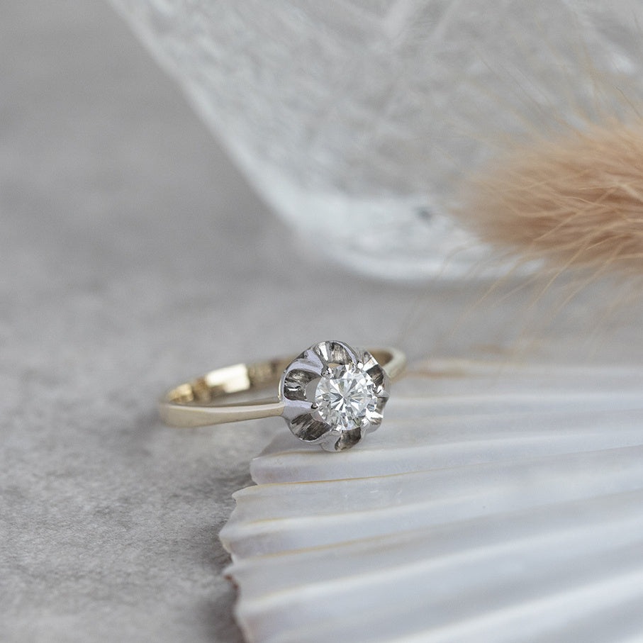 Gold solitaire ring with diamond 14 kt