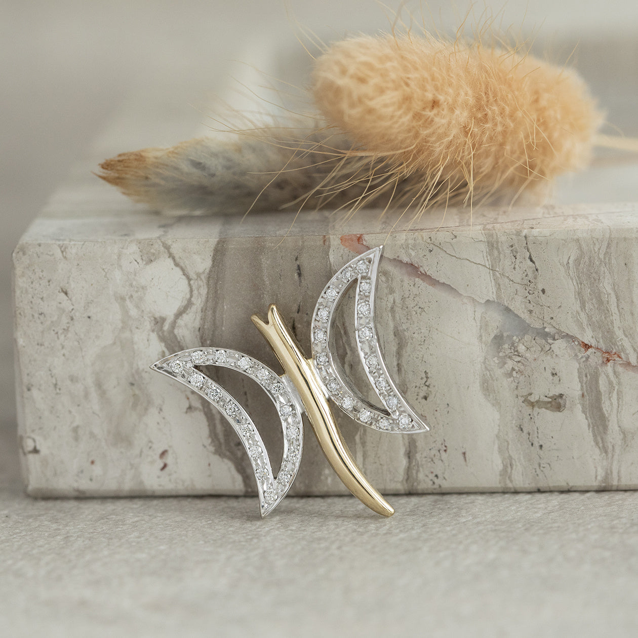 Gold butterfly pendant with diamond 14 kt