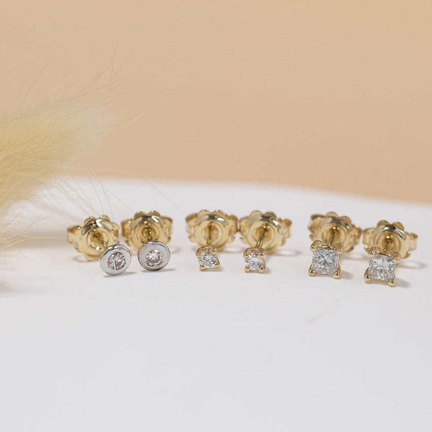 Gold solitaire stud earrings with diamond 14 karat*new