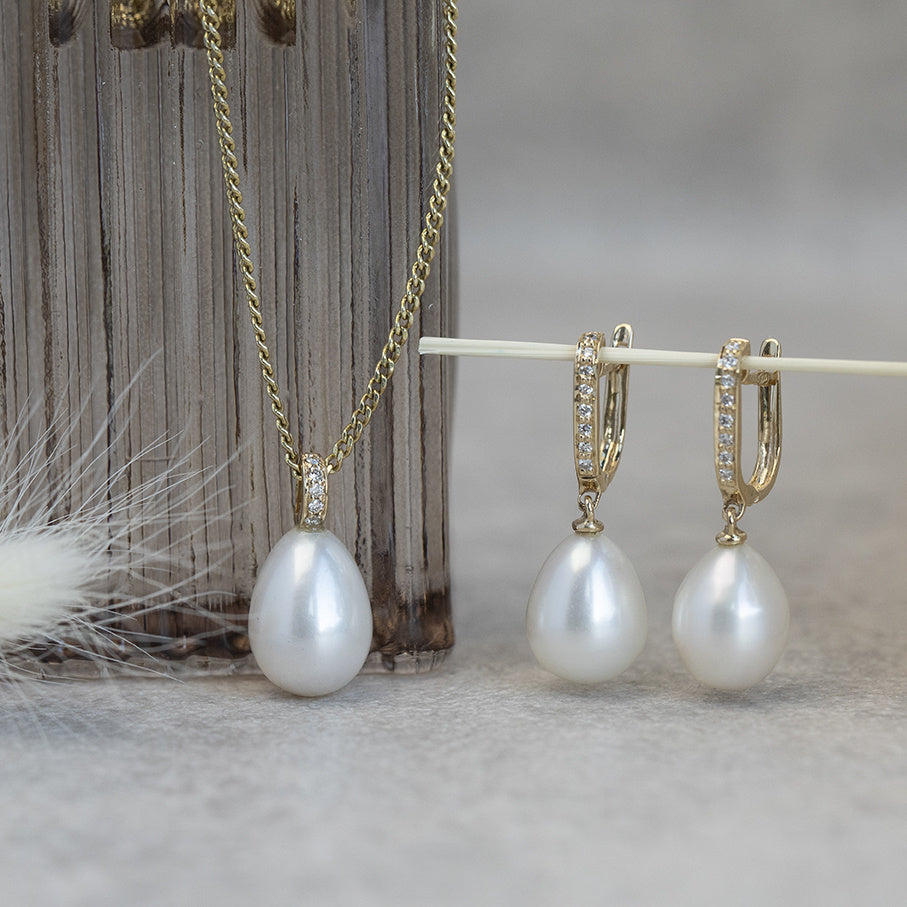 Gold pendant with pearl and diamond 14 karat* New