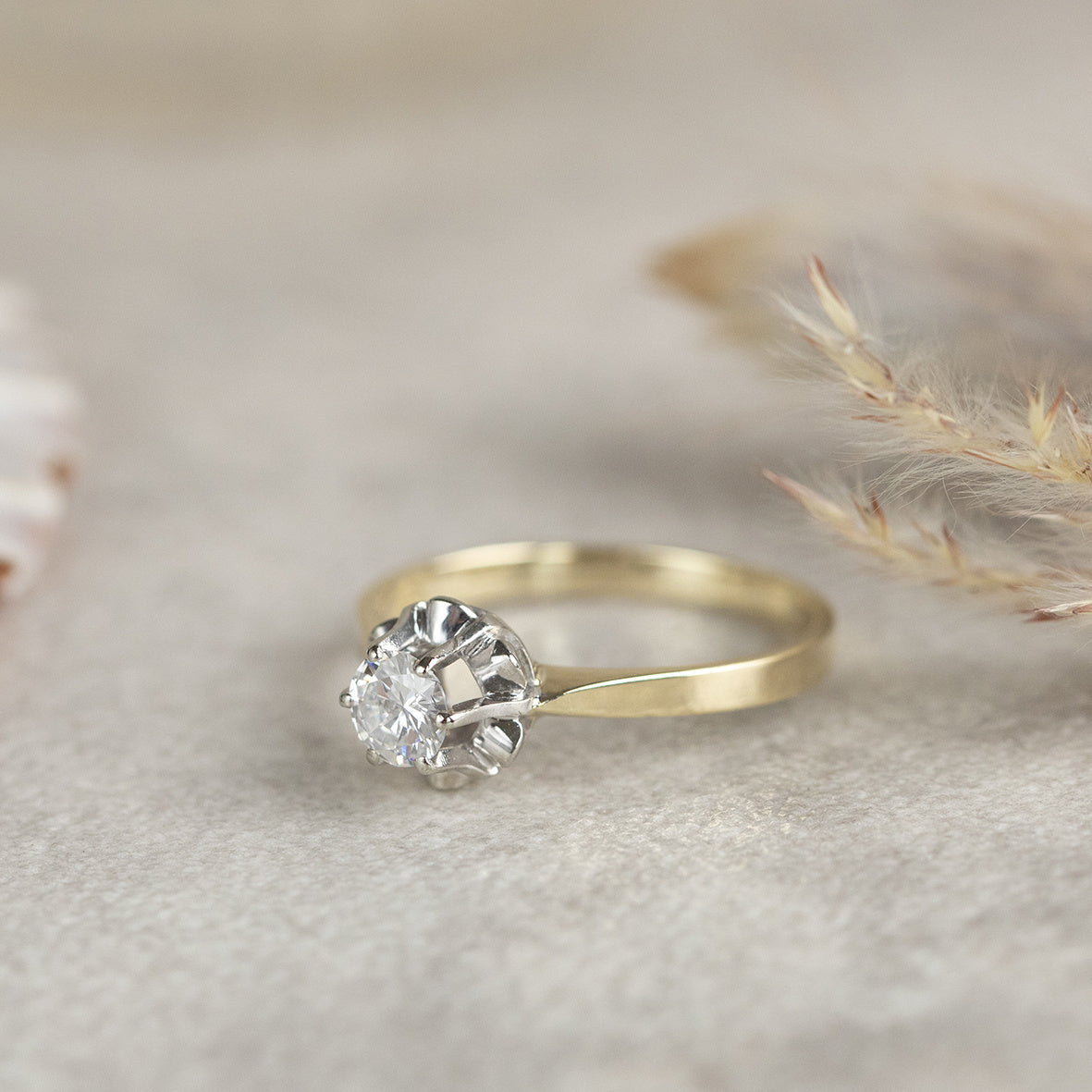 Gold solitaire ring with diamond 14 kt