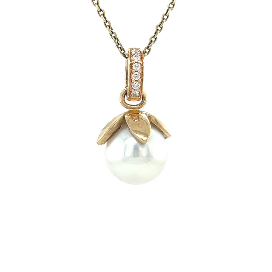 Gold pendant with pearl and diamond 14 karat