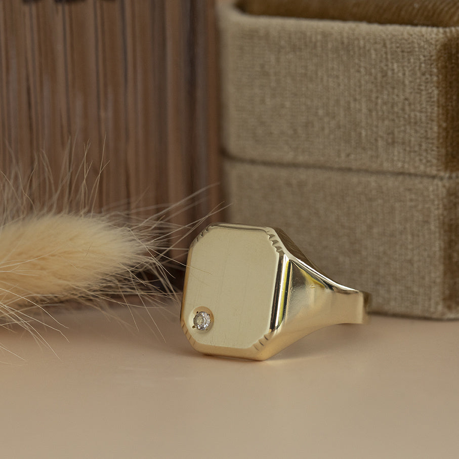 Gold signet ring with zirconia 14 karat