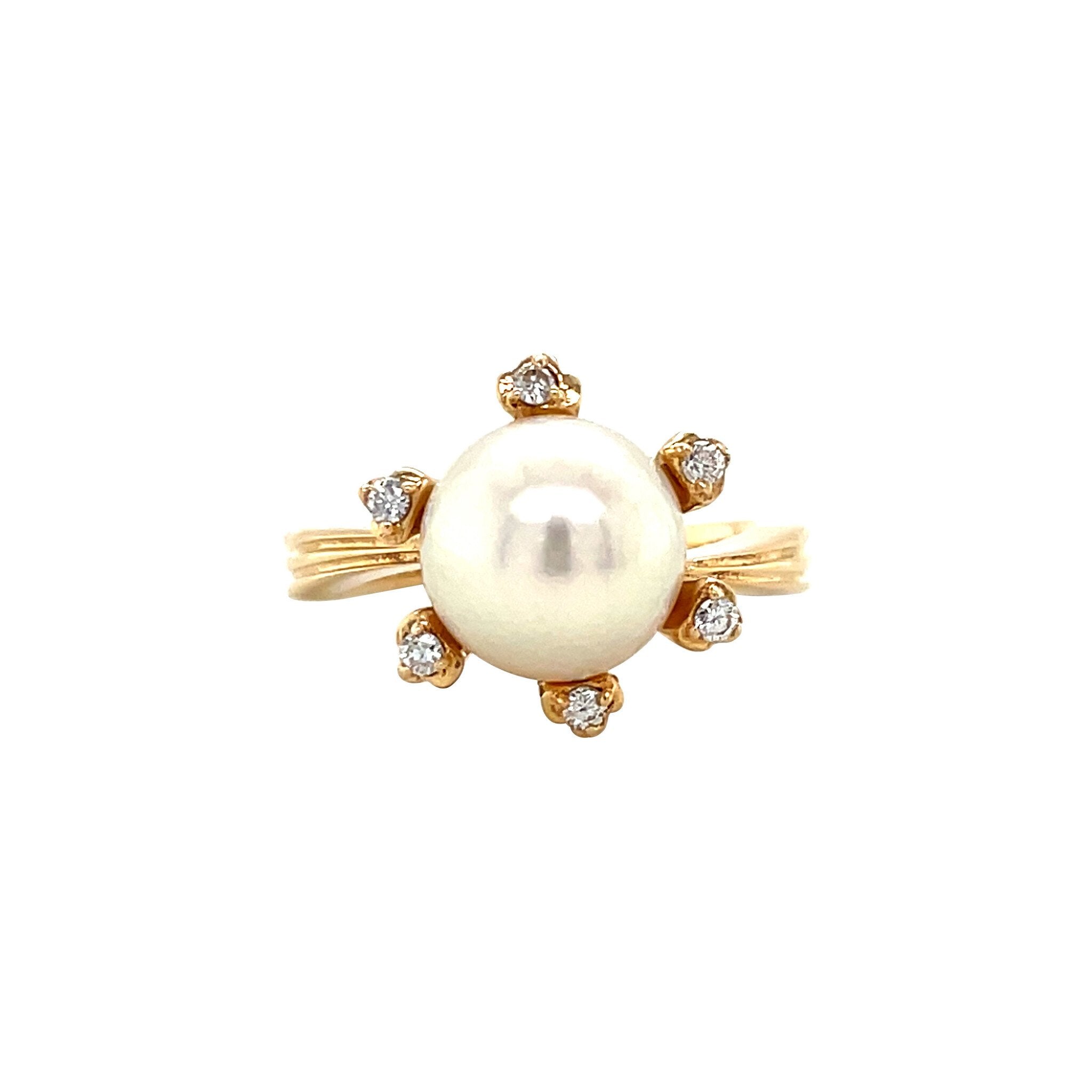 Gold entourage ring with pearl and diamond 18 karat