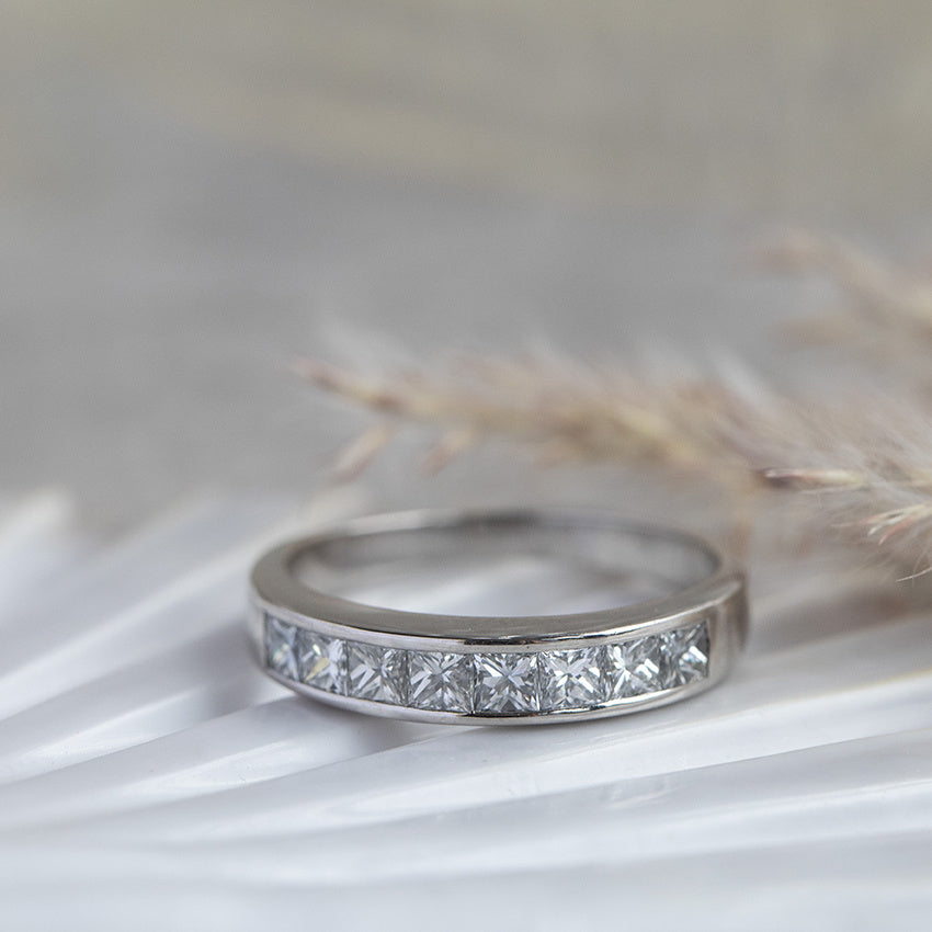 White gold row ring with diamond 18 karat