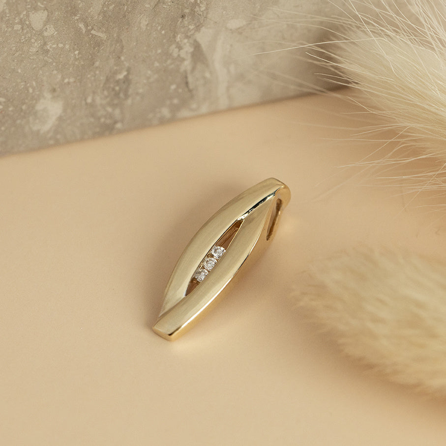 Gold pendant with diamond 14 karat