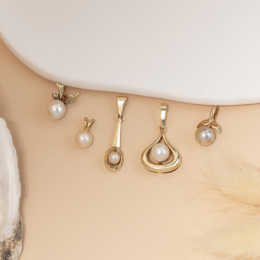 Gold pendant with pearl 14