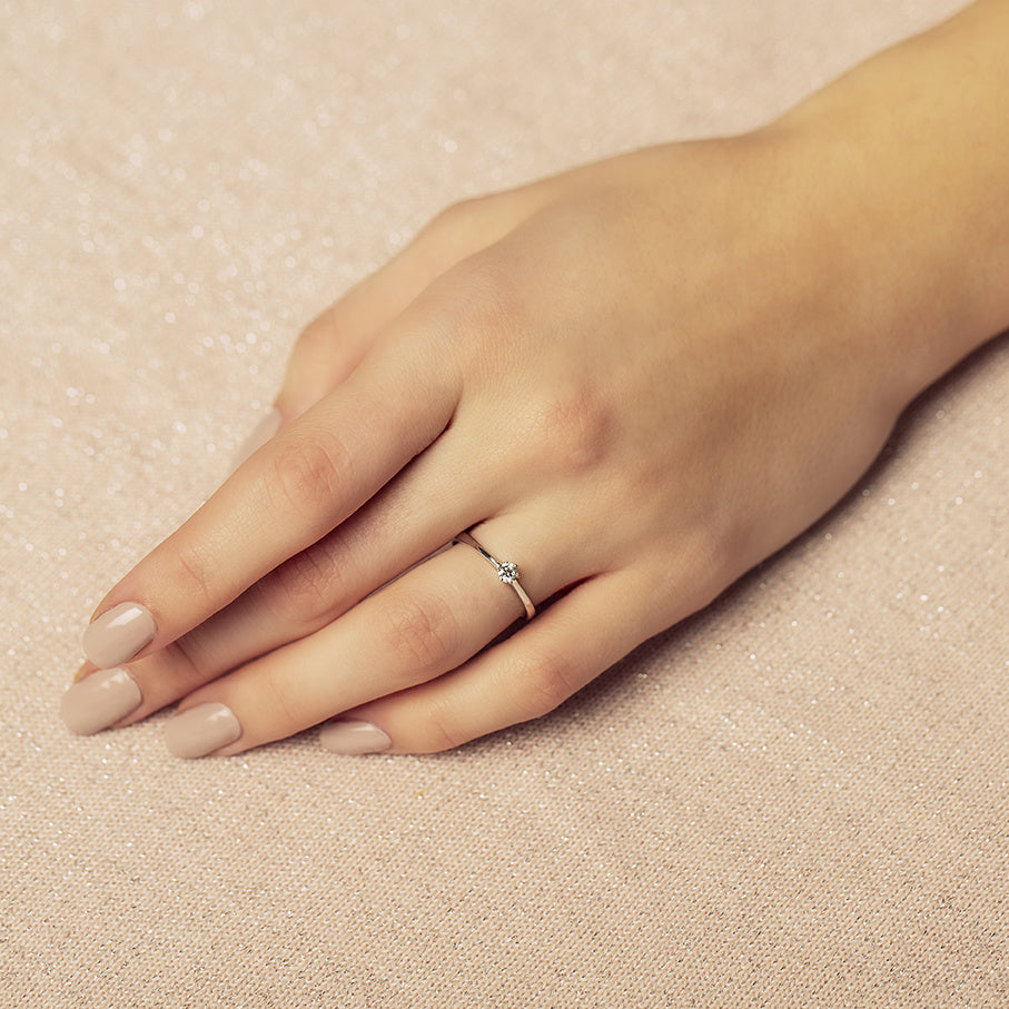 White gold solitaire ring with diamond 14 kt