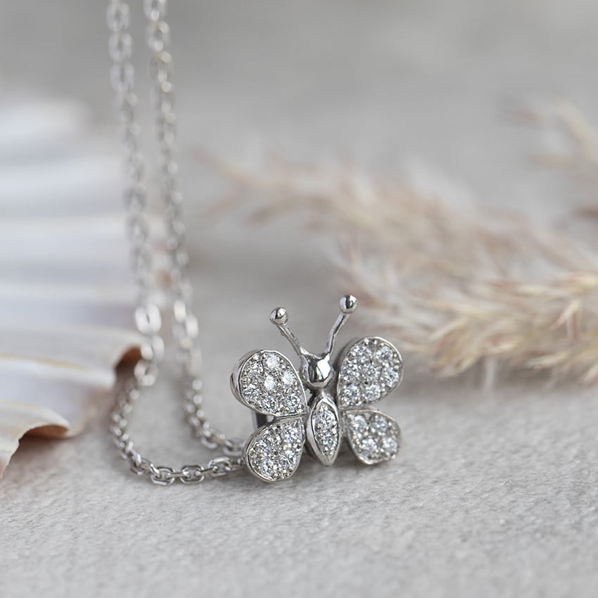 White gold butterfly pendant with diamond 18 kt