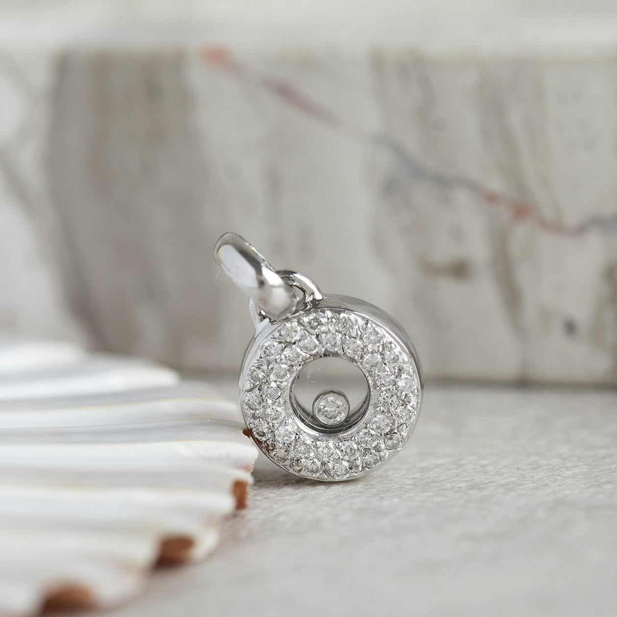 White gold pendant with diamond 18 kt