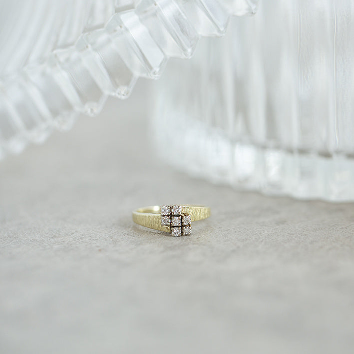 Gold ring with diamond 14 kt