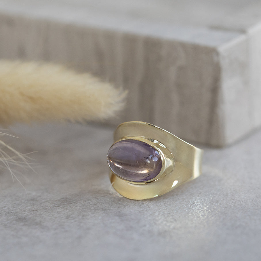 Ring with amethyst 8 karat