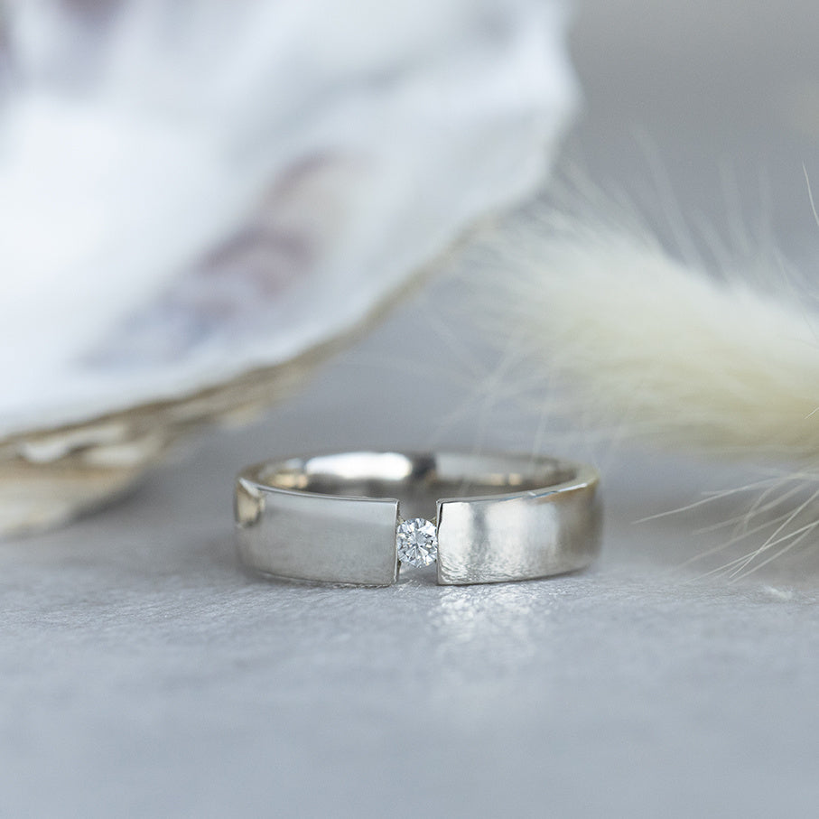 Witgouden klemring met diamant 14 karaat