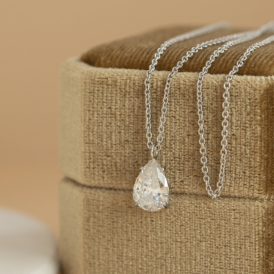 White gold necklace with diamond pendant 14 karat