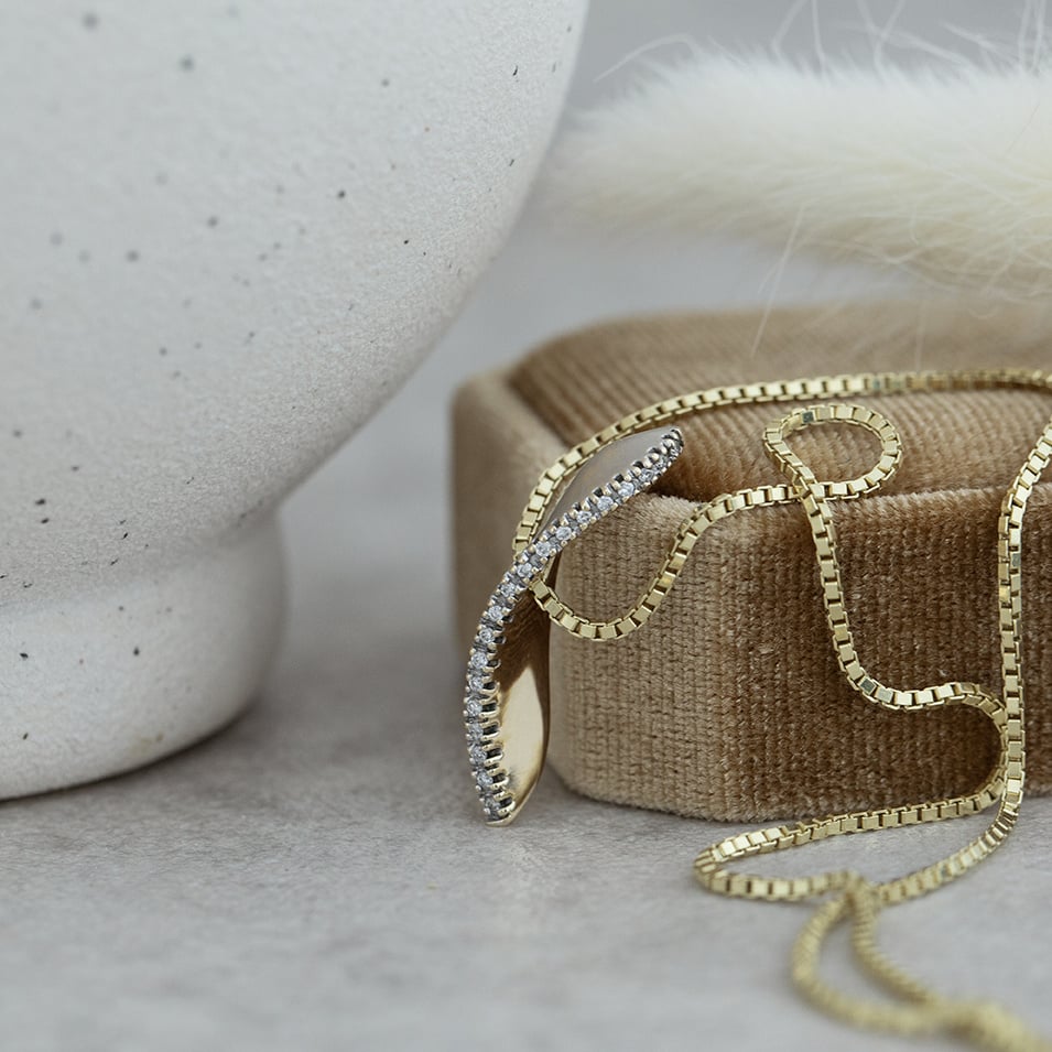 Gold pendant with diamond 14 karat