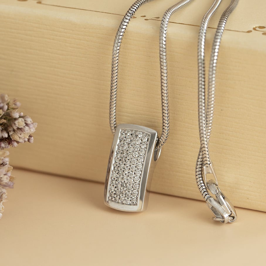 Witgouden collier met hanger 43 cm