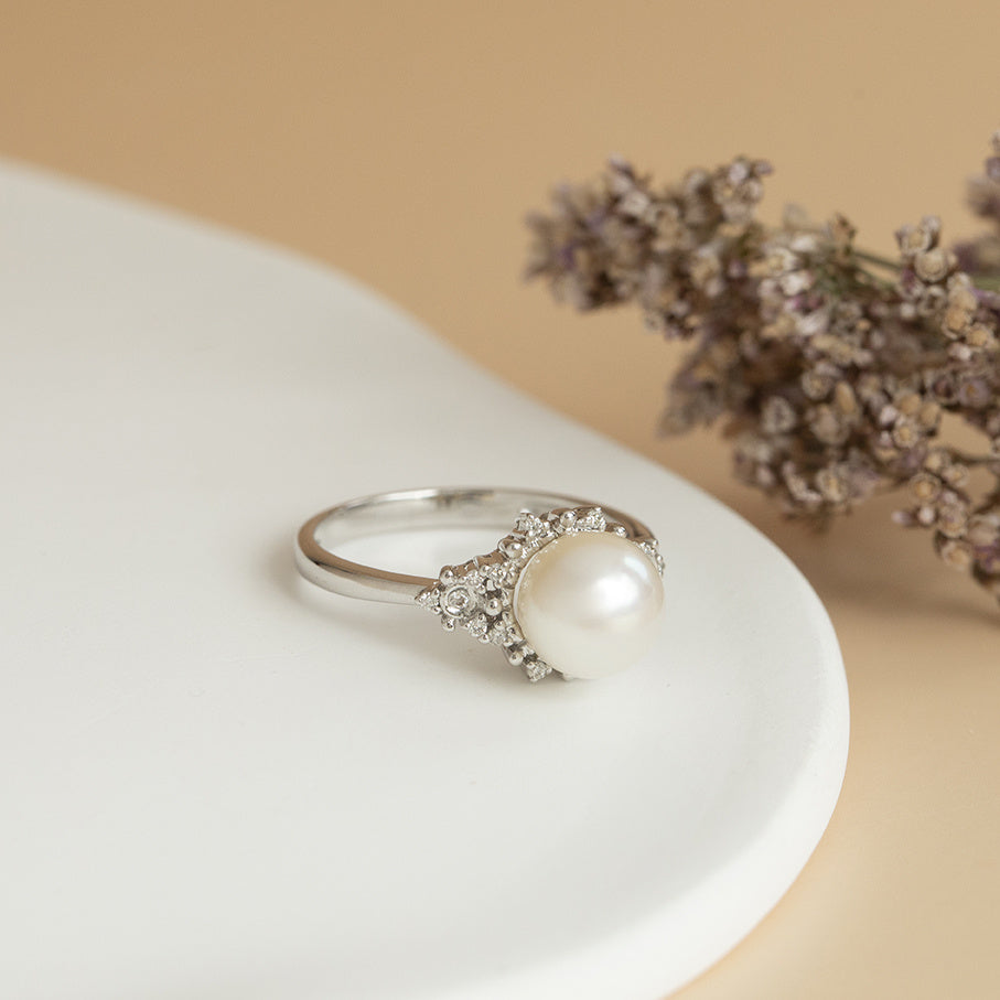 White gold ring with pearl and diamond 14 karat